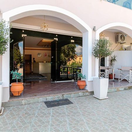 Porto Marina Aparthotel Гоувия Экстерьер фото