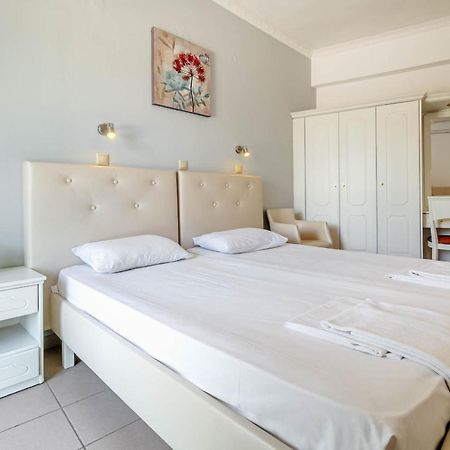 Porto Marina Aparthotel Гоувия Экстерьер фото