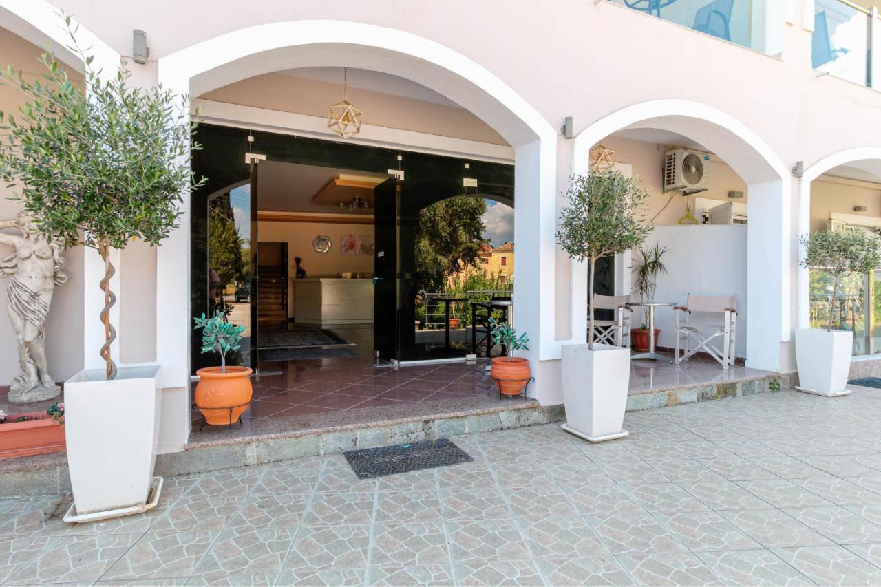 Porto Marina Aparthotel Гоувия Экстерьер фото