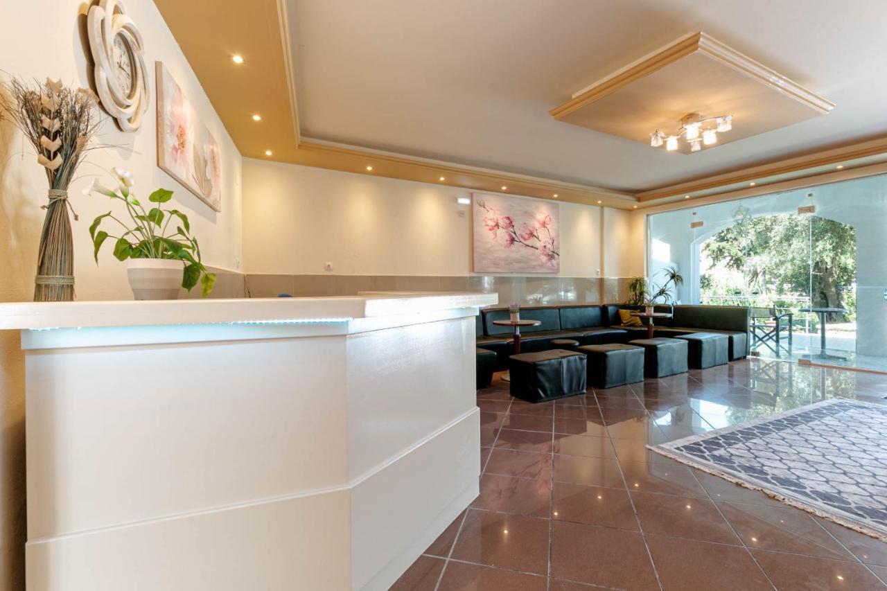 Porto Marina Aparthotel Гоувия Экстерьер фото