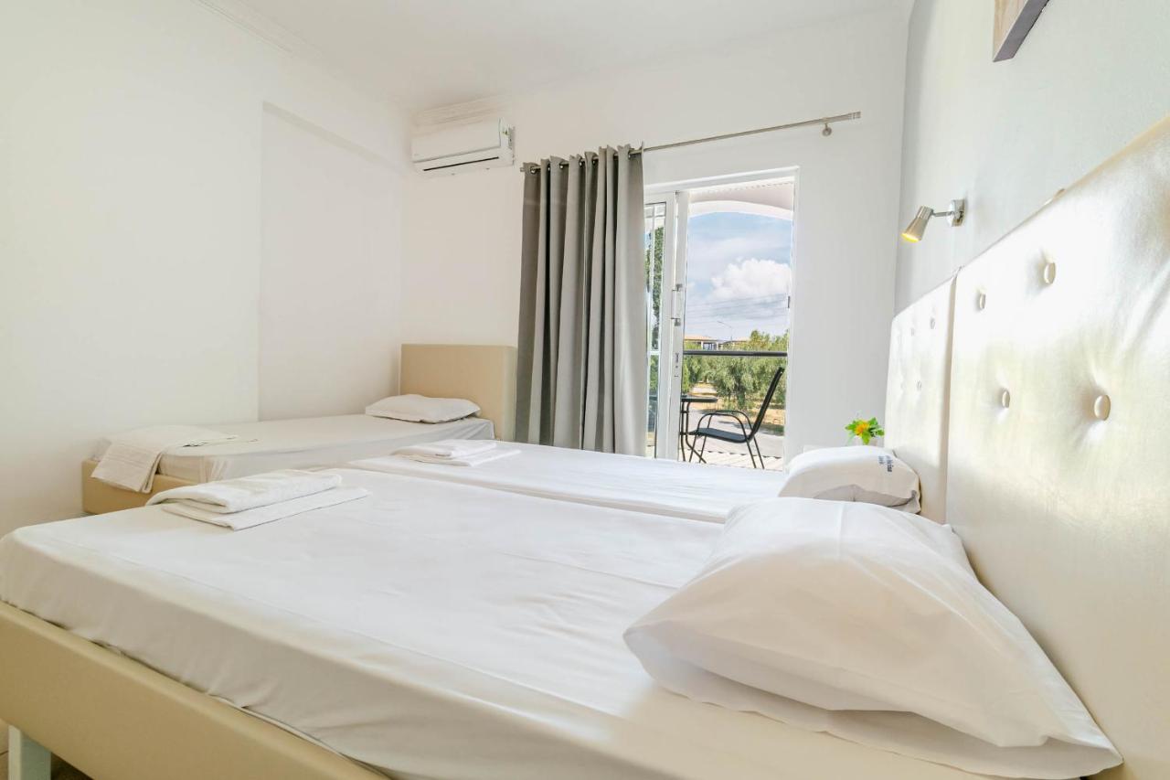 Porto Marina Aparthotel Гоувия Экстерьер фото