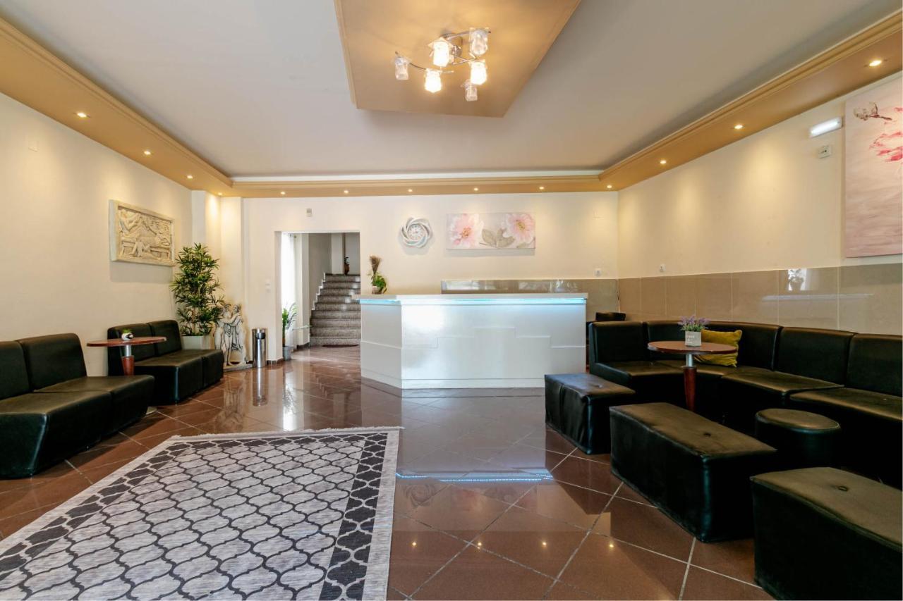 Porto Marina Aparthotel Гоувия Экстерьер фото